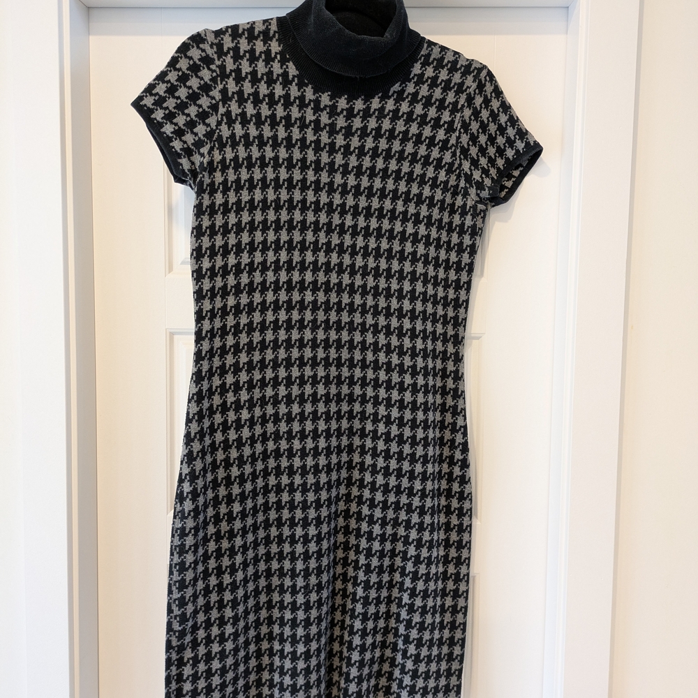 Elegant Black and Gray Houndstooth Dress